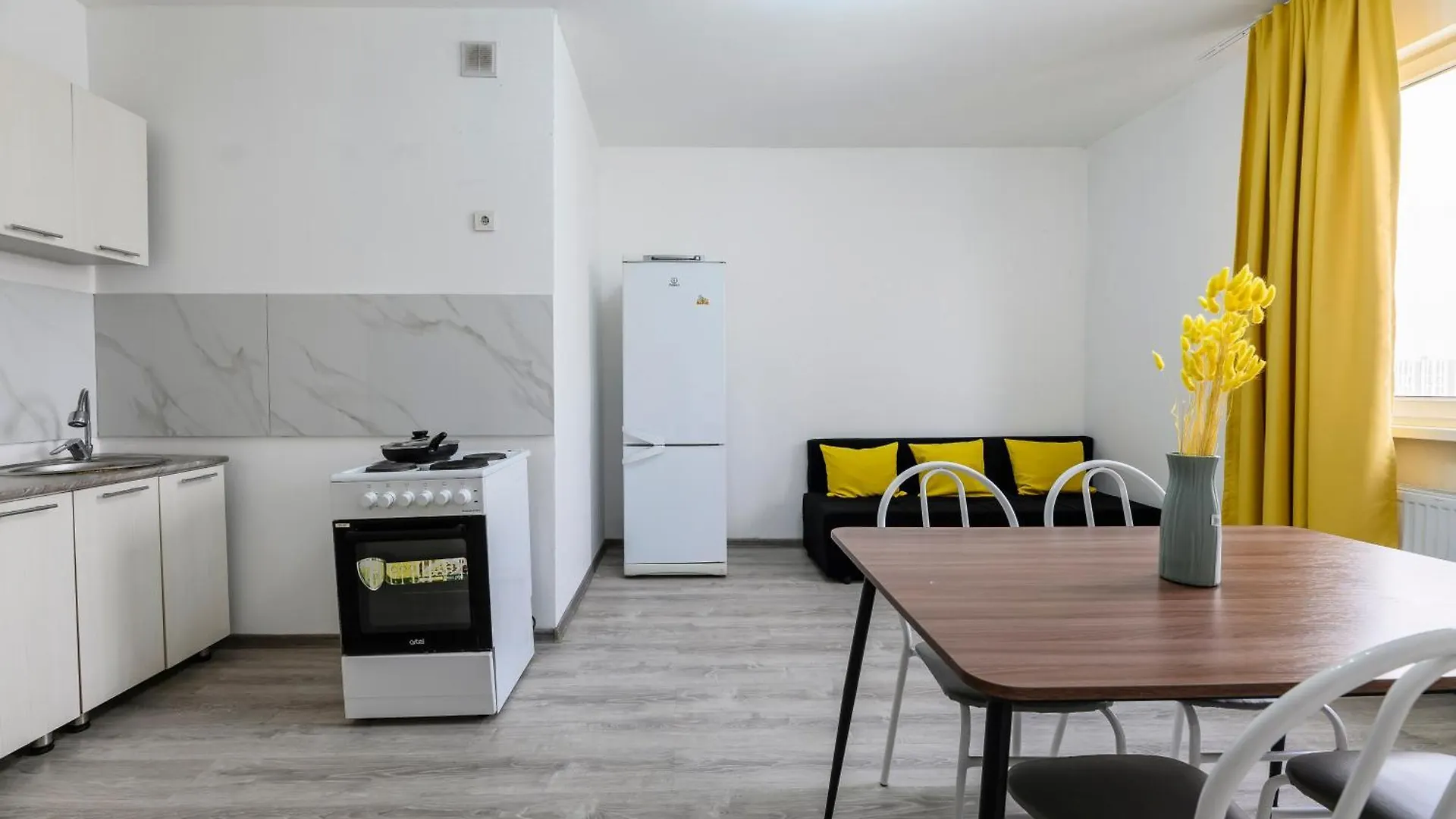 Большая Квартира На 8-9 Человек, С Красивым Видом 47 Almaty Apartment